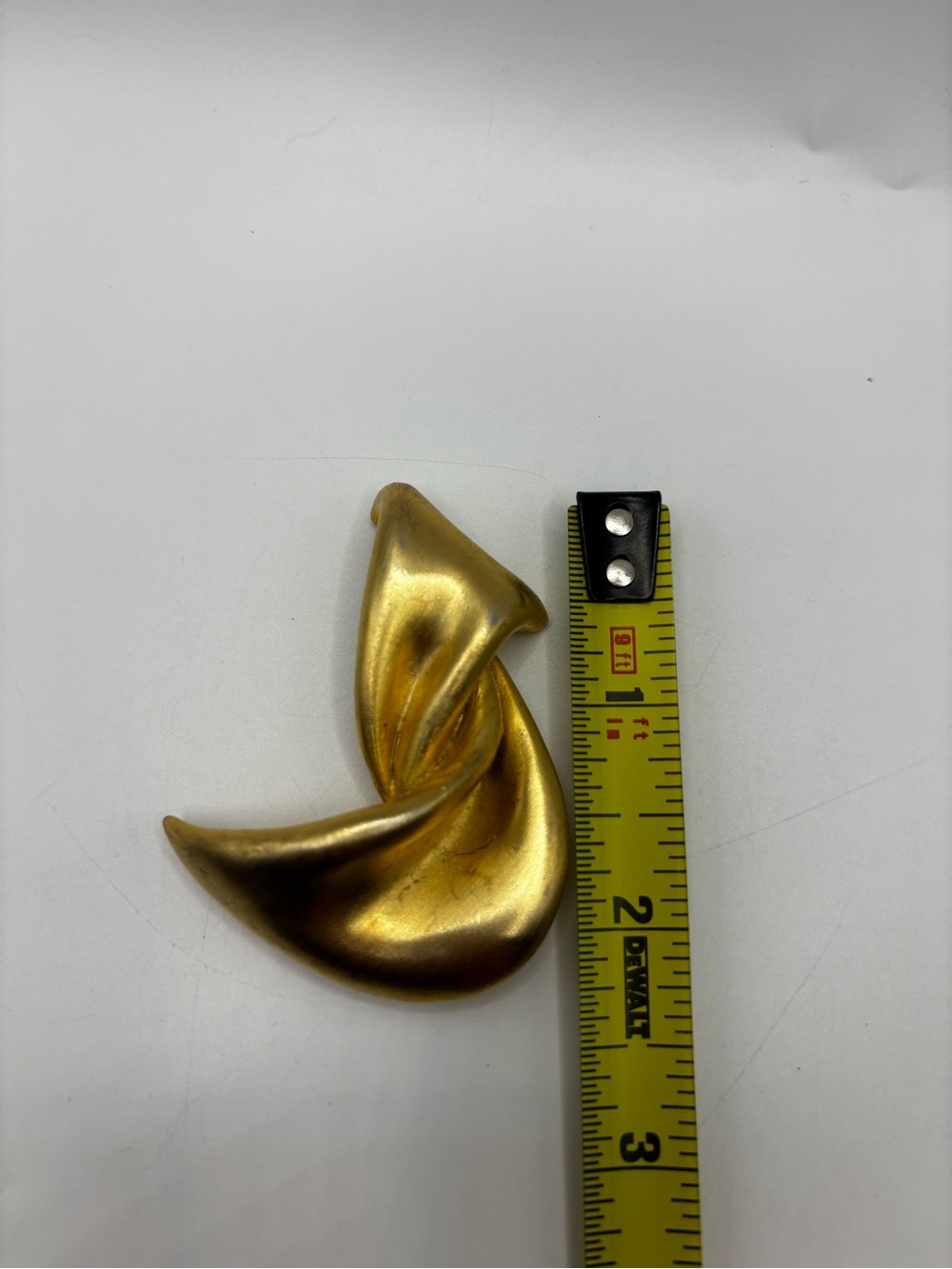 Vintage Minimalist Abstract Folded Ribbon Brooch – Matte Gold Tone - Picture 11 of 11